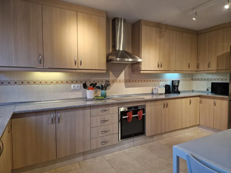 Large, fully equipped kitchen