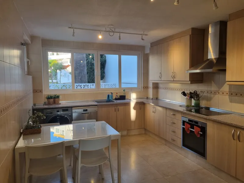 Kitchen with breakfast table
