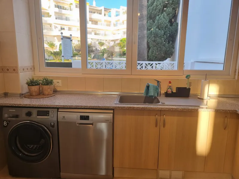 Washing machine and dishwasher