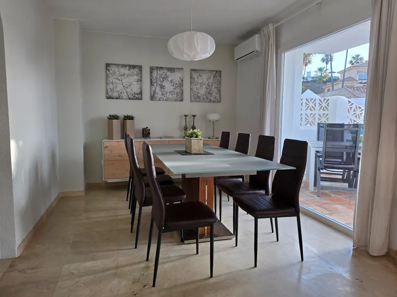 Dining table with room for the whole group