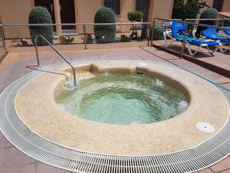 Jacuzzi, heated all year